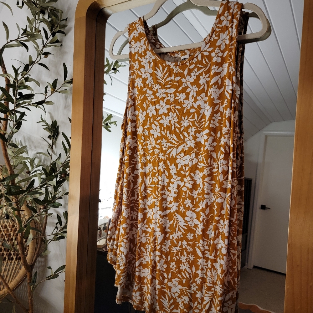 Old Navy Luxe Tank Mustard Floral Sz L